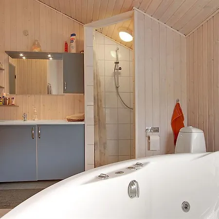 Three-bedroom Holiday Sneppevej 06 *
